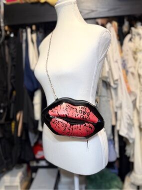 Novelty Lip-Shaped Crossbody Bag in Red and Black